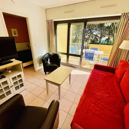 Apartment 2 Pieces Avec Terrasse, Piscine Chauffee, Proche Et Port - Fr-1-723-152